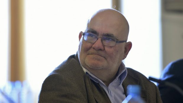 Alfred Bulai, scos din arestul la domiciliu și dus cu ambulanța la spital: „Nu am voie să spun nici trei cuvinte”