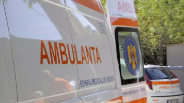 Un șofer din Arad a murit, după ce a făcut infarct la volan. Autoturismul scăpat de sub control a lovit o maşină parcată