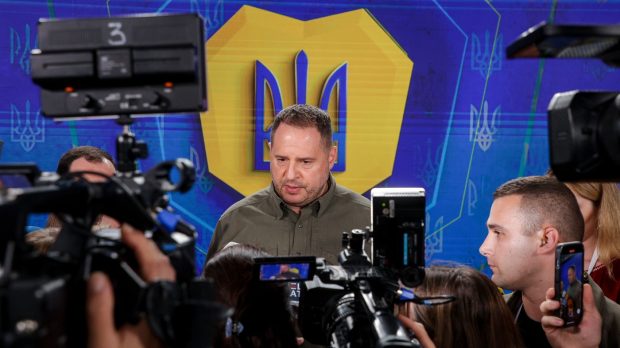 Autoritățile ucrainene încearcă să controleze industria media în timpul războiului: „Mai interesant și mai inteligent decât mașina de propagandă din Rusia”