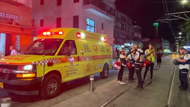 Șase morți și 9 răniți într-un atac armat la Tel Aviv. Doi teroriști au ucis civili, într-o stație de tramvai | VIDEO