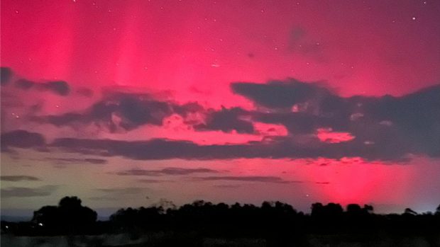 Aurora boreală, din nou vizibilă pe cerul României. „Spectacolul” a fost observat din aproape toate judeţele ţării
