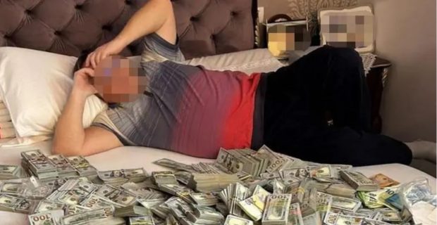 O doctoriță din Ucraina a aruncat jumătate de milion de euro pe fereastră, când a venit poliția la ea acasă, unde avea peste 5 milioane de euro numerar | VIDEO