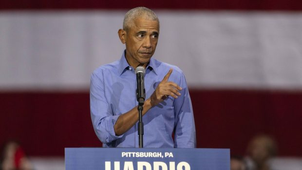 Barack Obama sugerează că Donald Trump poartă scutece pentru adulți: „Vinde încălțăminte sport și Biblii”| VIDEO