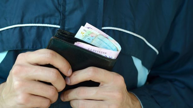 Un bărbat din Suceava şi-a pierdut portofelul cu 2.700 de euro. Ce s-a întâmplat după puțin timp