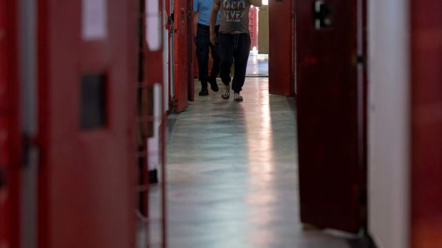 Un bărbat din Botoșani a fost arestat în clipa în care era eliberat din închisoare, ca să fie trimis după gratii în Ungaria