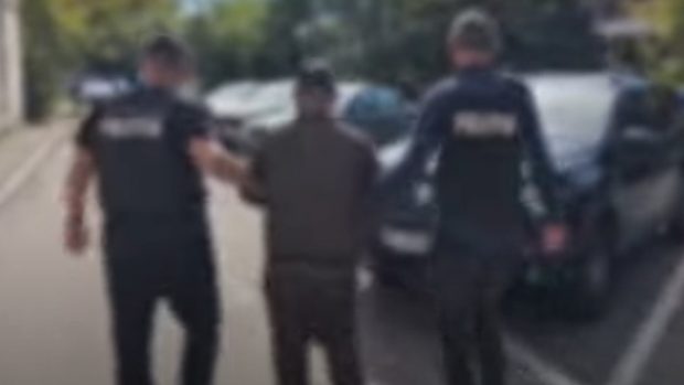 Român condamnat la şapte ani de închisoare în Italia pentru trafic de persoane și urmărit internațional, prins la Craiova | VIDEO