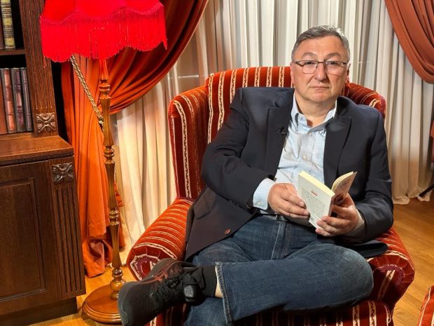 Bogdan Suceavă, romancierul român care predă matematică la universitate în California: „Vreme de 22 de ani am venit și vin cu drag la muncă” | Interviu