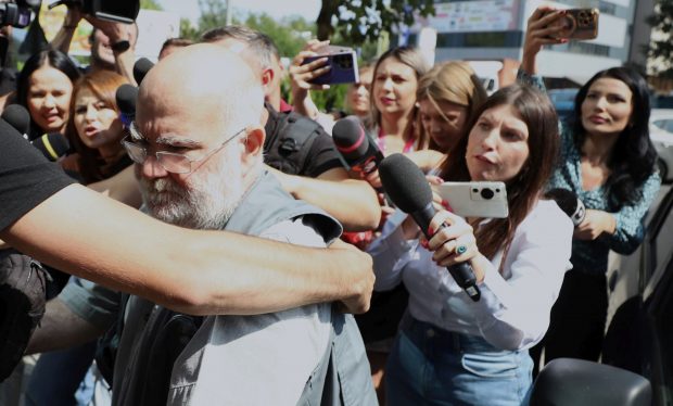 Alfred Bulai folosea o tactică în două etape pentru a-și abuza psihic studentele. Sociologul rămâne în arest la domiciliu