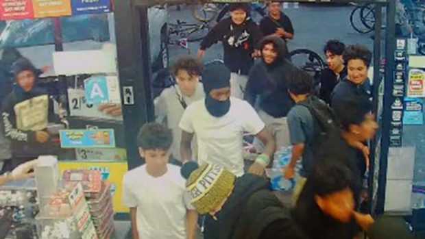 Un grup de minori a terorizat California cu jafurile „flash”. Copiii au fost denunțați la poliție de părinți | VIDEO