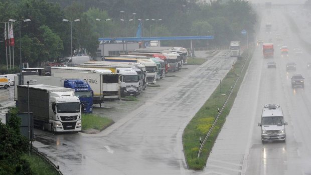 Un șofer de TIR a făcut infarct și a murit, când se bătea cu un coleg, într-o parcare de camioane din Germania