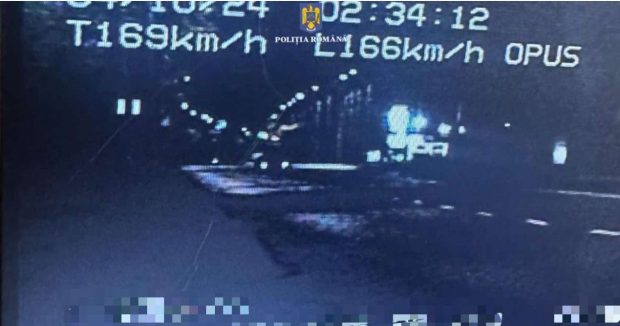 Șofer prins conducând cu 169 km/h, băut și fără permis, pe DN 72. A abandonat mașina și a fugit