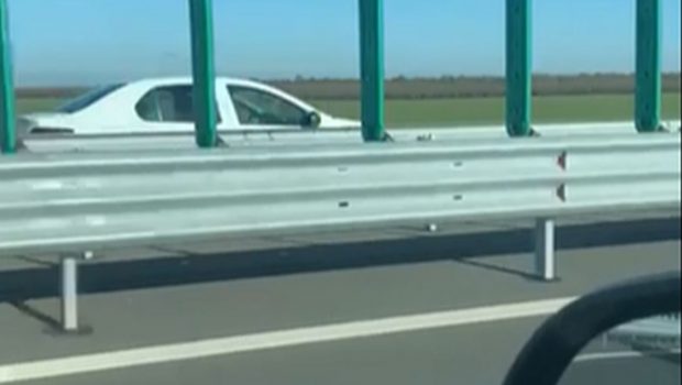 Un șofer de 70 de ani, filmat când merge pe contrasens pe drumul expres Craiova-Pitești | VIDEO