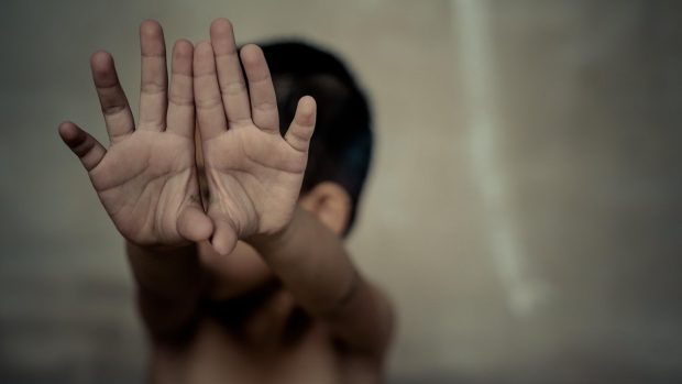 Profesor de muzică, cercetat pentru racolare de minori în scopuri sexuale: „Acest individ nu are ce căuta lângă copii”