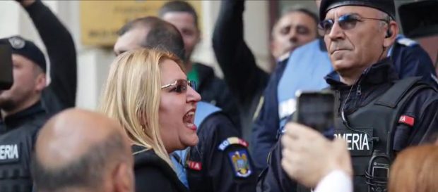 Diana Șoșoacă, după anularea alegerilor prezidențiale: „Mă mai opriți să candidez sau veți da încă o lovitură de stat? Aștept arestarea judecătorilor CCR”