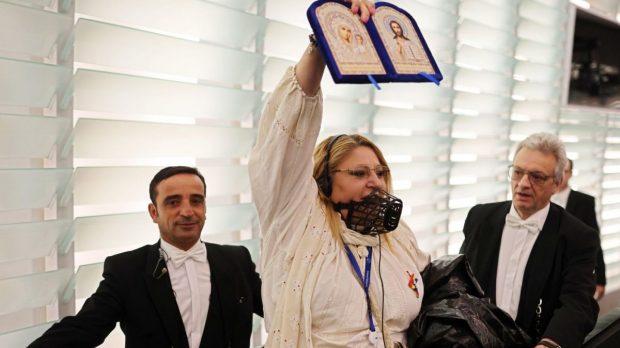 Diana Șoșoacă, penalizată de Parlamentul European pentru scandalul din iulie. Eurodeputata are interzis în plen și a rămas fără indemnizație timp de șapte zile