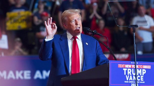 Donald Trump ar trebui să fie închis „politic”, spune Joe Biden, pentru că e o ameninţare la adresa democraţiei