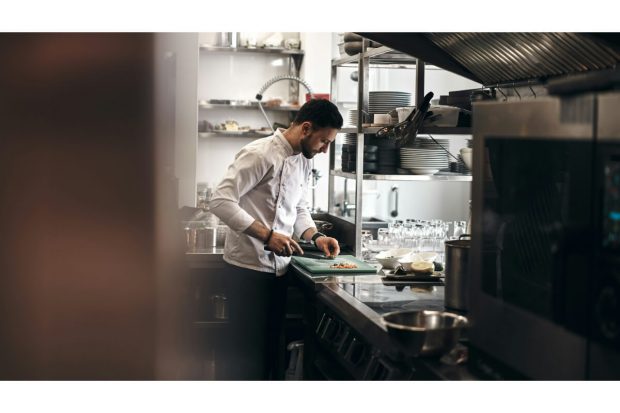 Echipamente esențiale pentru bucătăriile profesionale: Oferte de Black Friday pentru restaurante și cafenele