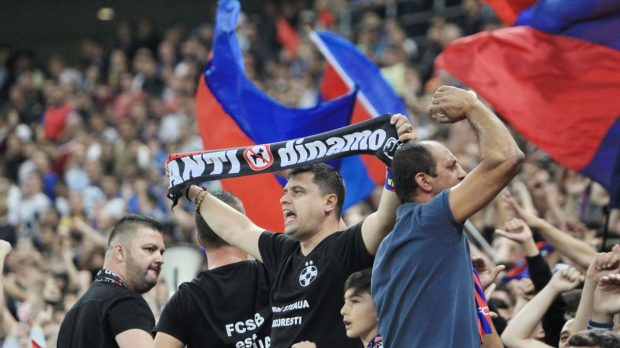 Nouă fani ai FCSB, arestați după ce au intrat în Grecia, pentru deținere de arme și stupefiante