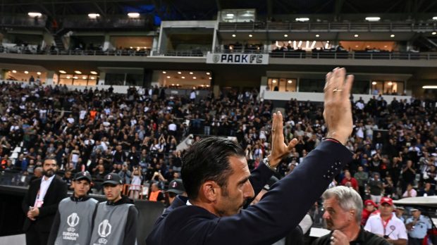 Opt fani ai FCSB-ului au fost condamnați la închisoare după partida de la Salonic