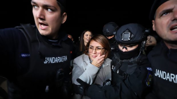 Fiica arădeanului ucis în atentatul cu bombă de la Arad, adusă la Parchet. Ce urmează pentru Laura Crișan