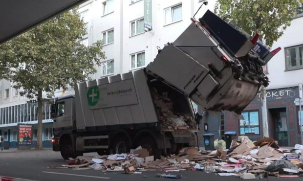 Un român a fost găsit mort într-un camion compactor de gunoi, poliția germană l-a identificat după două săptămâni