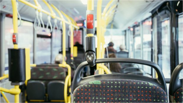O româncă, șofer de autobuz în Londra, a dezvăluit ce salariu are: „Aveam nevoie de o slujbă bine plătită”