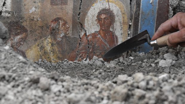 Fresce cu scene mitologice, găsite intacte în Pompeii, după 2.000 de ani | VIDEO