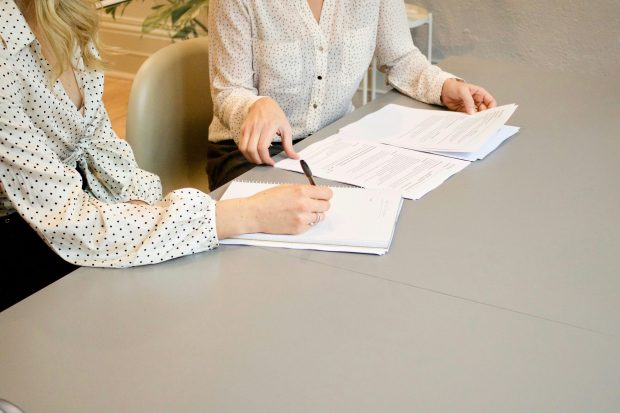 Candidații 45+ pe piața muncii, categoria cu cele mai puține aplicări și care caută joburi în special în retail, construcții, servicii, transport/logistică și producție