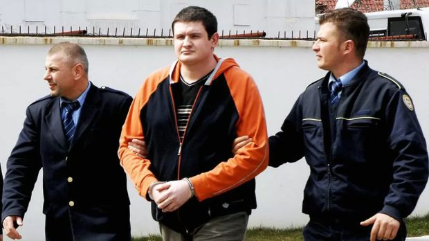 Criminalul mai sadic decât Rîmaru. După ce omora, lua bani de la părinţii fetelor ucise, îi suna şi se întâlnea cu ei, „pentru a nu-i face să sufere”