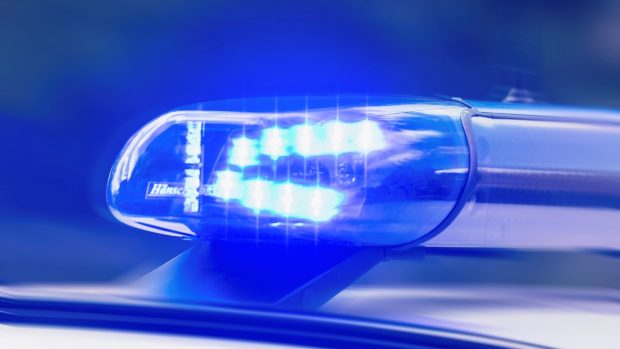 Tânără de 18 ani, ucisă în propria casă, în Bacău. Un vecin i-a cerut un foc și a atacat-o, fără explicație