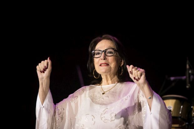 Nana Mouskouri se retrage de pe scenă la 90 de ani. „Cred că am făcut destul”