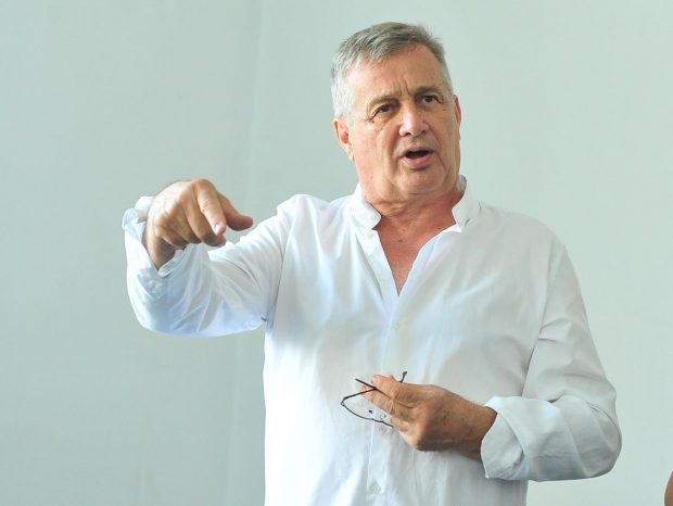 Mircea Dinescu: Am ajuns, după 30 de ani de capitalism, să se facă guvern în casa lui Gigi Becali