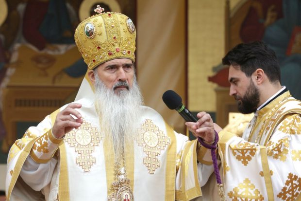 ÎPS Teodosie, întrebat de ce Dumnezeu îngăduie suferinţa unor copii nevinovaţi: Unii fac nunţi în post