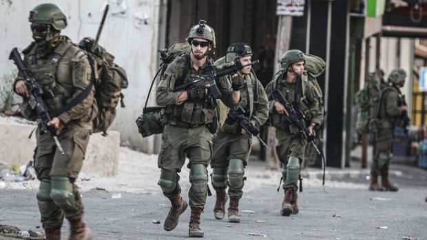 Netanyahu, somat de 130 de militari israelieni să încheie „acum” un acord de eliberare a ostaticilor