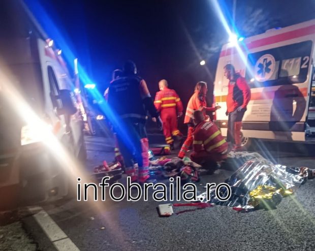 Doi morţi şi doi răniţi, după ce un autoturism şi un tractor s-au ciocnit, pe E584, la Brăila