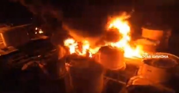 Rusia evacuează populația de lângă cel mai mare terminal petrolier din Crimeea după ce a scăpat flăcările de sub control | VIDEO