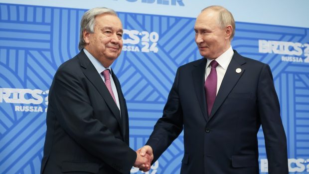 Volodimir Zelenski refuză să îl mai primească la Kiev pe secretarul general ONU, după ce acesta a dat mâna cu Vladimir Putin