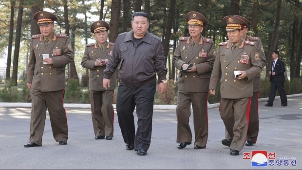 Kim Jong Un spune că distrugerea drumurilor spre Coreea de Sud marchează „sfârşitul relaţiei nefaste” cu Seulul