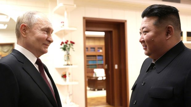 Coreea de Nord primește de la Putin tehnologii pentru arme nucleare tactice mai mici în schimbul soldaților trimiși să lupte în Ucraina | VIDEO