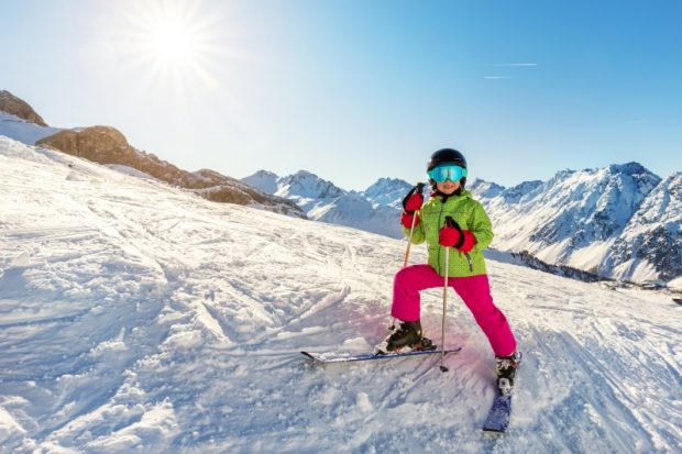 Tabăra de ski perfectă pentru toate nivelurile: învățare și distracție pe pârtie