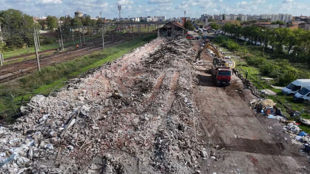 Magazia de mărfuri a gării din Timișoara, veche de 130 de ani, a fost demolată | VIDEO