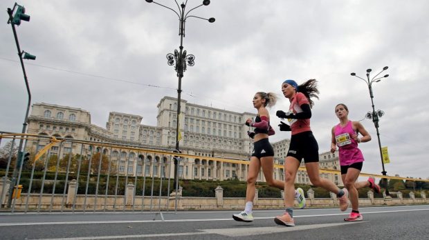 Restricţii de trafic în Capitală, în centrul orașului, cauzate de Maratonul București, în acest weekend. Vor concura peste 12.000 de alergători
