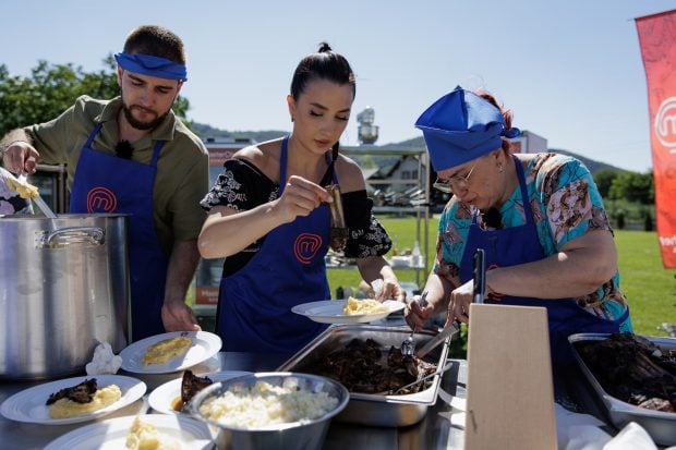 Surpriză pentru concurenții de la MasterChef 2024. Aceștia părăsesc bucătăria și gătesc la sute de kilometri distanță, pentru mai mulți invitați speciali