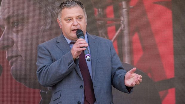 Parlamentarul britanic Mike Amesbury, filmat cum lovește cu pumnii un bărbat  | VIDEO