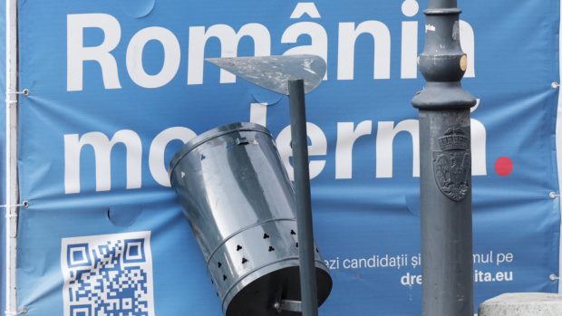 Și noi cu cine votăm?