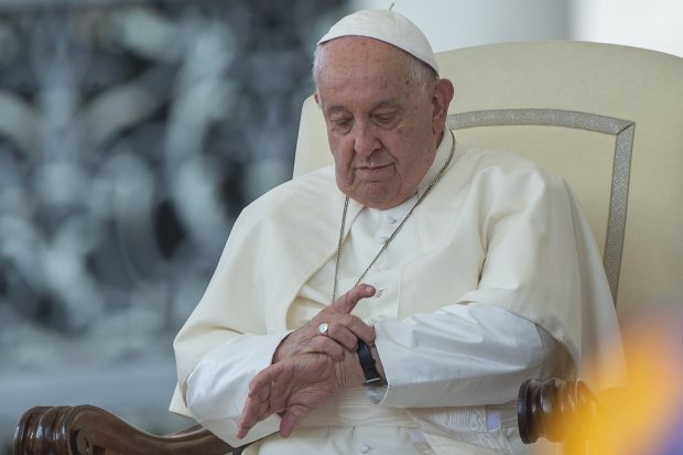 Papa Francisc îl așteaptă pe Volodimir Zelenski la Palatul Apostolic pe fondul unor relații tensionate între Vatican și Ucraina