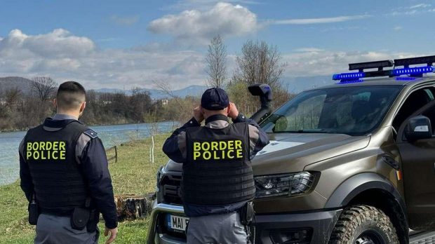 Un polițist din Giurgiu a fost găsit împușcat în cap, într-o mașină. Urma să asigure paza pentru alegerile prezidențiale la o secție de votare din Frătești
