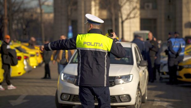 Un băiat de 14 ani, prins de poliţişti când conducea o maşină pe o stradă din Slatina 