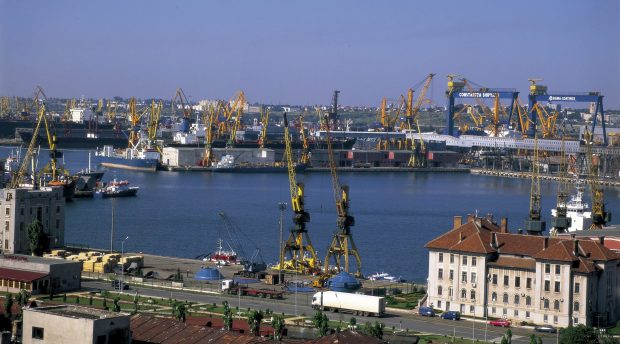 Un bărbat a murit după ce a căzut de la opt metri în timp ce lucra la sudură în Portul Constanţa
