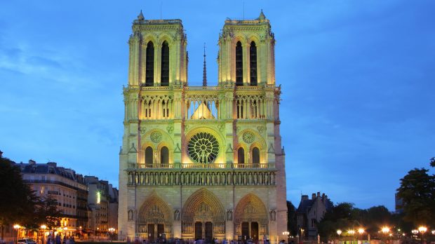 Propunerea de a percepe o taxă de 5 euro pentru intrarea în Notre-Dame a declanșat o dezbatere aprinsă în Franța. Când se redeschide catedrala
